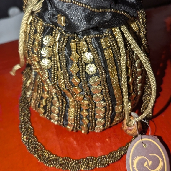 Small round handmade beaded purse - Picture 2 of 2